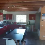 A La Campagne Dans Jolie Maison En Bois. * Laussonne