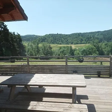 A La Campagne Dans Jolie Maison En Bois. Quarto em Acomodações Particulares