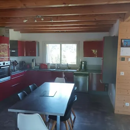 A La Campagne Dans Jolie Maison En Bois. * Laussonne