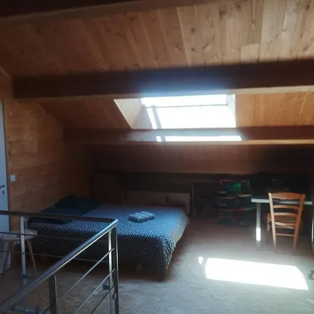 Quarto em Acomodações Particulares A La Campagne Dans Jolie Maison En Bois. *