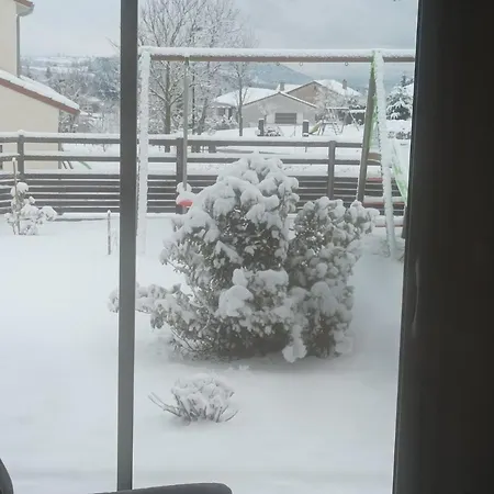 A La Campagne Dans Jolie Maison En Bois. * Laussonne