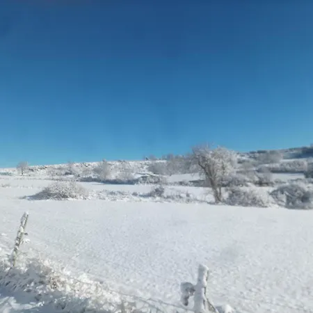 Pansiyon A La Campagne Dans Jolie Maison En Bois. *