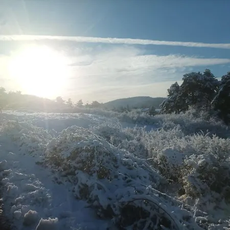 A La Campagne Dans Jolie Maison En Bois. Laussonne